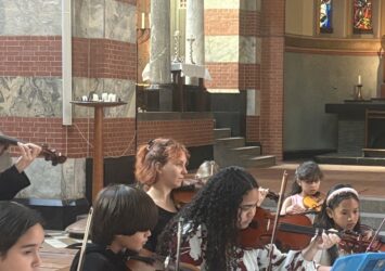 Financiële ondersteuning aan culturele organisaties in Amsterdam die sociaal-culturele projecten organiseren voor Amsterdamse jongeren - Project 11613Kerstconcert op basisschool De Leertuin
